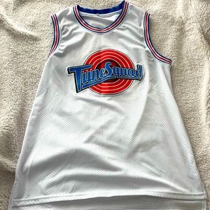 Lola bunny jersey size large in men’s